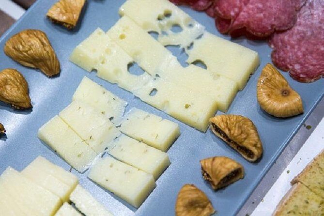 Food Tour in Nafplio - Stop 0: Cheese and Sausage at a Traditional Grocery
