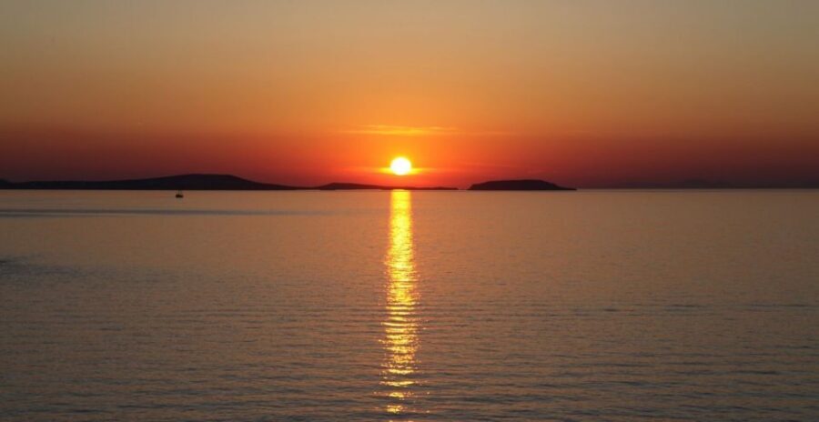 From Agia Anna: Sunset Boat Cruise with Refreshments - Portara and Temple of Apollo views: what you can actually catch