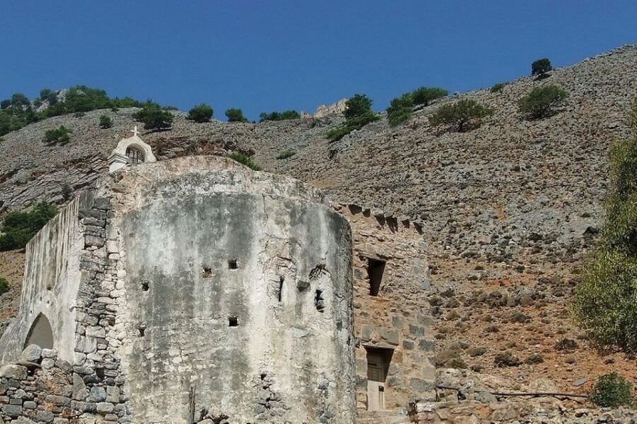 From Agia Galini/Matala: Samaria Gorge Hiking Tour - Guide and Language: English or German with an Escort