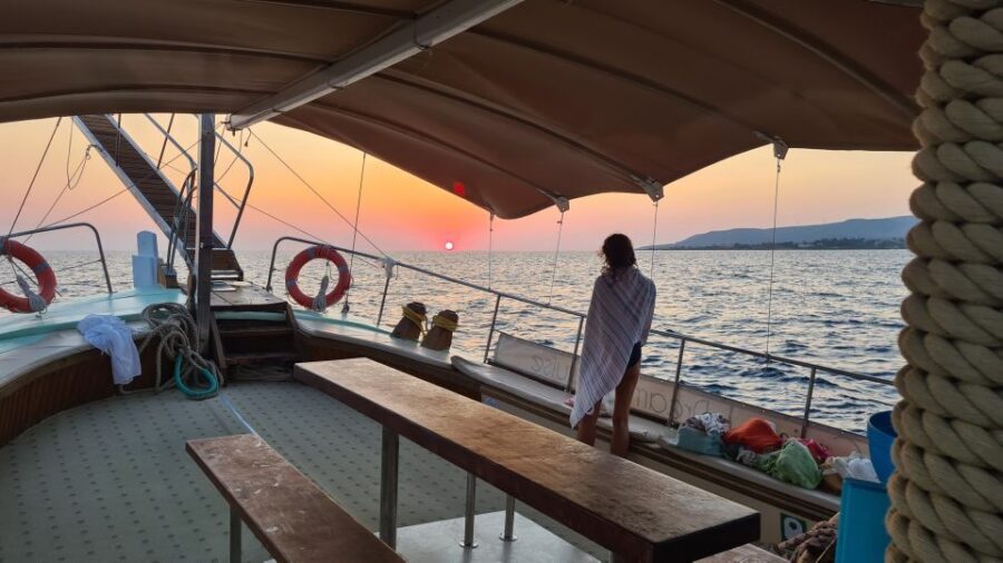 From Argostoli: Vardiani Island Sunset Cruise & Greek Meze - Sunset Photo Stop Near Kefalonia: Music, Light, and a Calm Moment