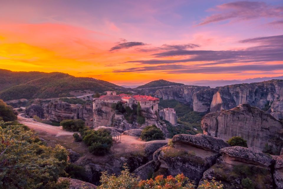 From Athens: 2 Days Meteora, Thermopylae & Delphi Tour - Arriving in Delphi with luggage handled
