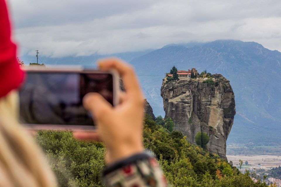 From Athens: 2 Days Meteora, Thermopylae & Delphi Tour - The 4:00 p.m. bus back to Athens