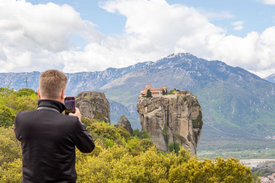 From Athens: 2 Days Meteora, Thermopylae & Delphi Tour - What the 3.7 rating tells you