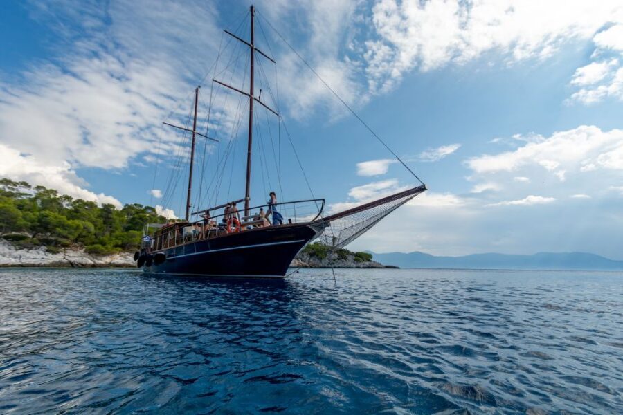 From Athens: Aegina, Agistri and Metopi Day Cruise w/ Lunch - Return Sailing, Snacks, and Dolphin Watching Time
