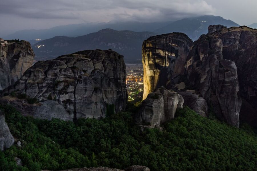 From Athens: Delphi and Meteora 2-Day Tour with Hotel - Delphi and Meteora in one trip: why this pairing makes sense