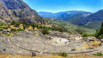From Athens: Full-Day Delphi – Thermopylae Excursion - The Delphi Museum brings the stones to life