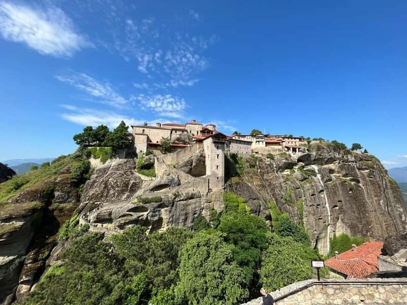 From Athens: Meteora Caves & Monasteries Day Trip by Train - Why the Athens-to-Meteora Train Format Feels Better Than a Straight Coach