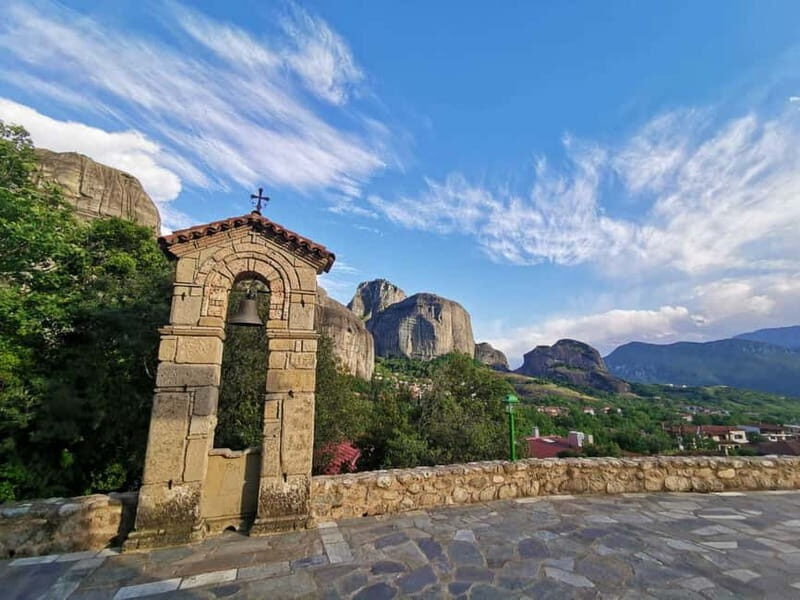 From Athens: Meteora Caves & Monasteries Day Trip by Train - Kastraki Break: Where You Reset Before the Rocks