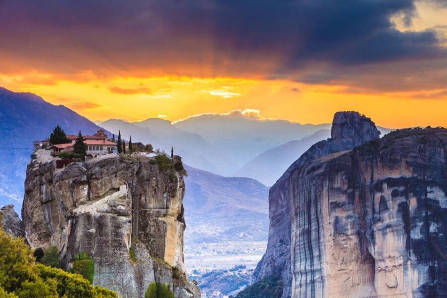 From Athens: Private Day Tour to Meteora and Thermopylae - Kalampaka lunch break: where to eat without losing the whole day