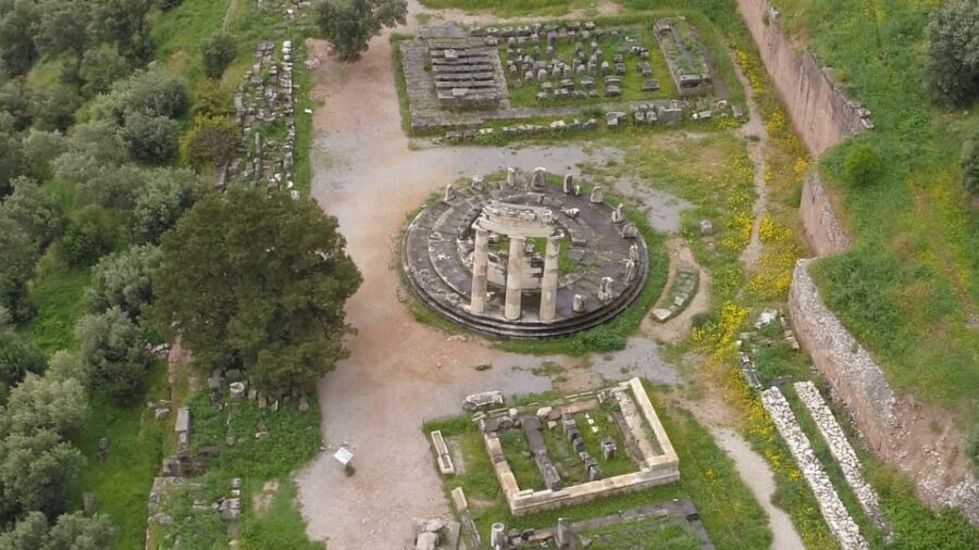 From Athens: Private Delphi and Thermopylae Guided Day Trip - The drive between sites: scenic overlooks and built-in pacing