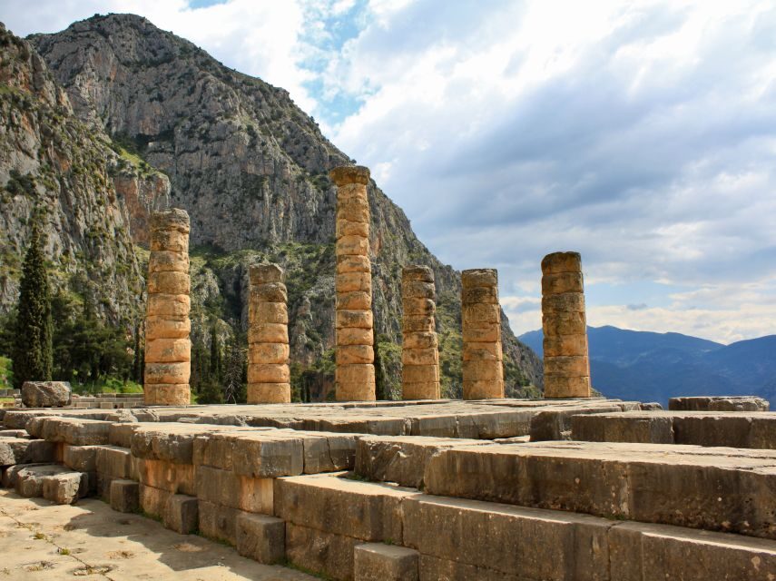 From Athens: Private Delphi and Thermopylae Guided Day Trip - Price and logistics: is $371 per person good value?