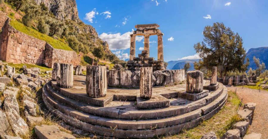 From Athens: Private Road Trip to Delphi - Arachova: crafts, traditional architecture, and a real lunch break