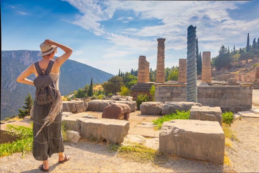 From Athens: Temple of Apollo and Oracle Delphi Day Trip - Arachova photo stop: carpets, wine, cheese, and a breath between checkpoints