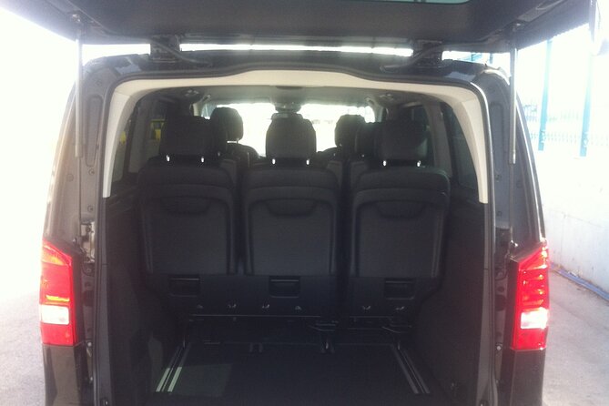 From central Athens to Piraeus Port - The vehicle, driver, and onboard Wi-Fi