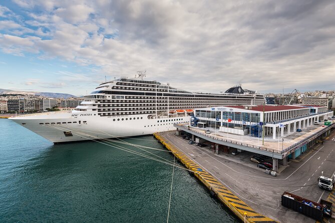 From central Athens to Piraeus Port - Price, group size, and the minivan choice