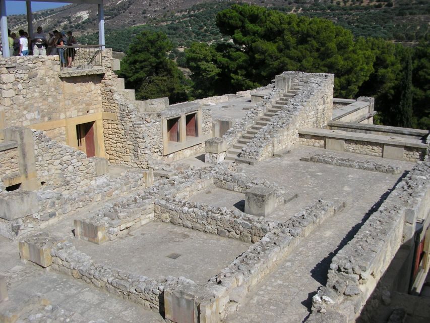 From Chania: Full-Day Heraklion Highlights Guided Tour - Shared vs private: choosing the right way to do it