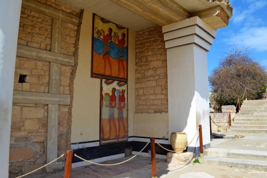 From Chania: Full-Day Heraklion Highlights Guided Tour - Heraklion Archaeological Museum: seeing 15,000 artifacts without losing your mind
