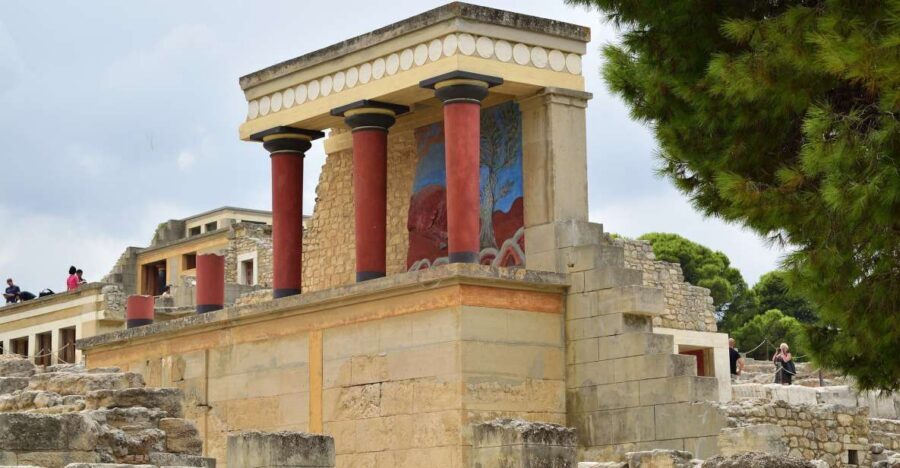 From Chania: Knossos Palace and Heraklion Full-Day Tour - Group Size, Hearing the Guide, and Queue Reality