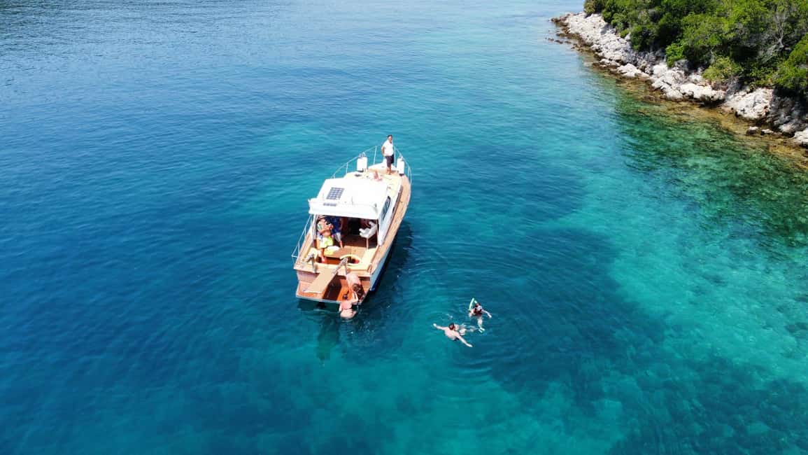 From Corfu: Private Cruise with Options, Snacks & Drinks - What you get to eat and drink