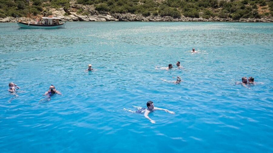 From Heraklion: Elounda, Kolokitha, and Spinalonga Boat Trip - Passing Spinalonga from the sea: fortress views without rushing