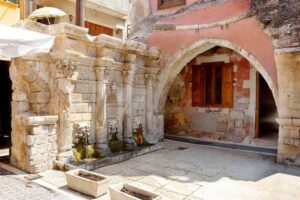 From Heraklion : Full-Day Bus Trip to Chania city , Kournas lake & Rethymno city - Chania lighthouse and the Old Town: where to spend your 2 hours