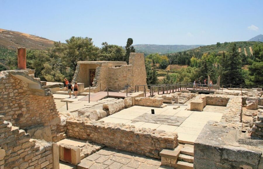 From Heraklion: Knossos and Lasithi Plateau Full-Day Tour - Kera Kardiotissa Monastery: frescoes, nuns, and a calm mountain stop