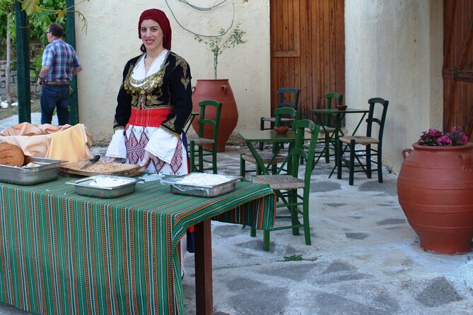From Heraklion & Malia: Cretan Folklore Night with Buffet - Practical details that affect the evening