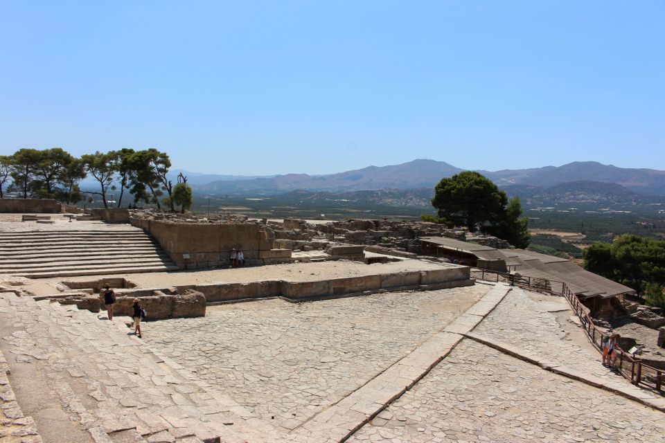From Heraklion: South Crete Festos and Matala with Lunch - Group size, guide service, and bus time