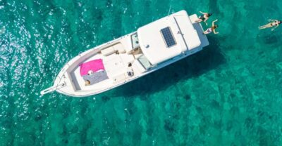 From Kissamos: Private Boat Cruise to Historic Pirate Island - The 1968 shipwreck stop