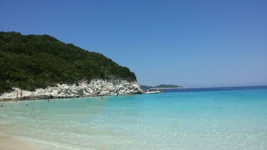 From Lefkimmi: Paxos, Antipaxos & Blue Caves Boat Tour - Heads-up: pickup timing and boat-size surprises