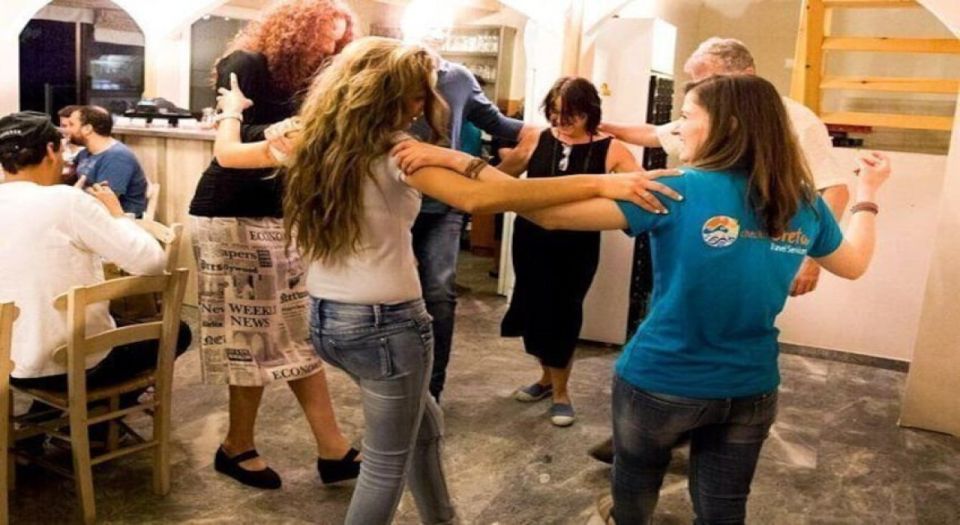 From Rethymno: Cretan Night Music, Food & Dancing - Live music and traditional Cretan dancing