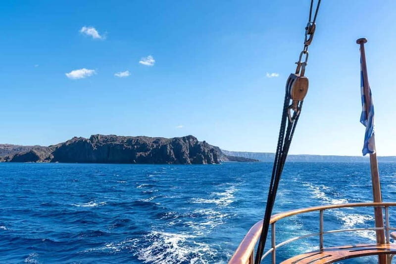 From Santorini: Volcano Cruise With Oia Sunset - Volcano water and Oia sunset: how the 10-hour flow works