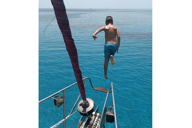 From Skopelos: Full-Day Sailing to Alonissos & Marine Park - Why the eight-person limit matters