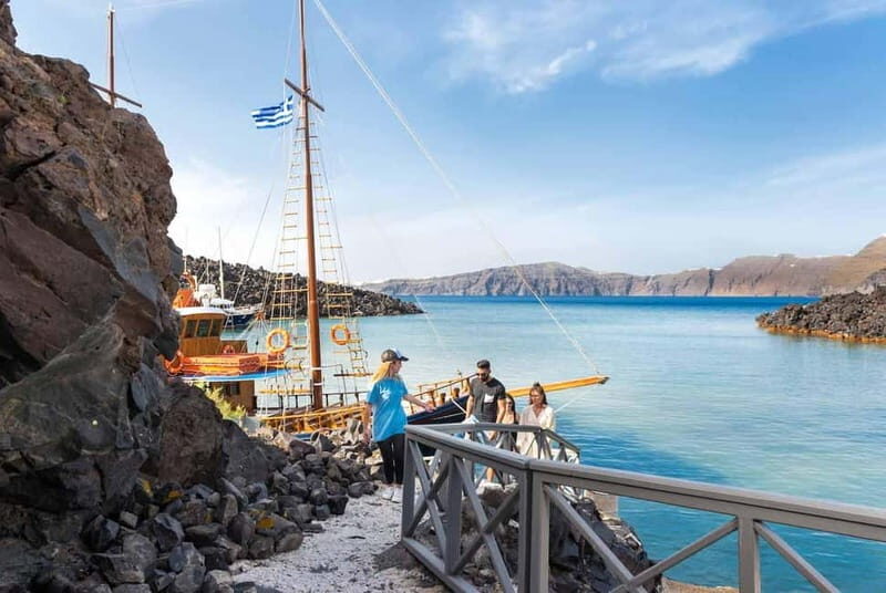 From Thera: Thirasia Cruise w/ Volcano Hike and Hot Springs - Timing and return: keeping your bearings when buses move