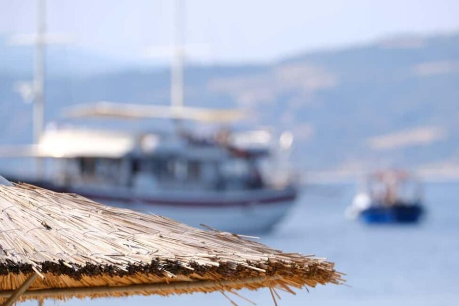 From Thessaloniki: Halkidiki Blue Lagoon Cruise with Lunch - Ammouliani village harbor: island atmosphere and optional culture