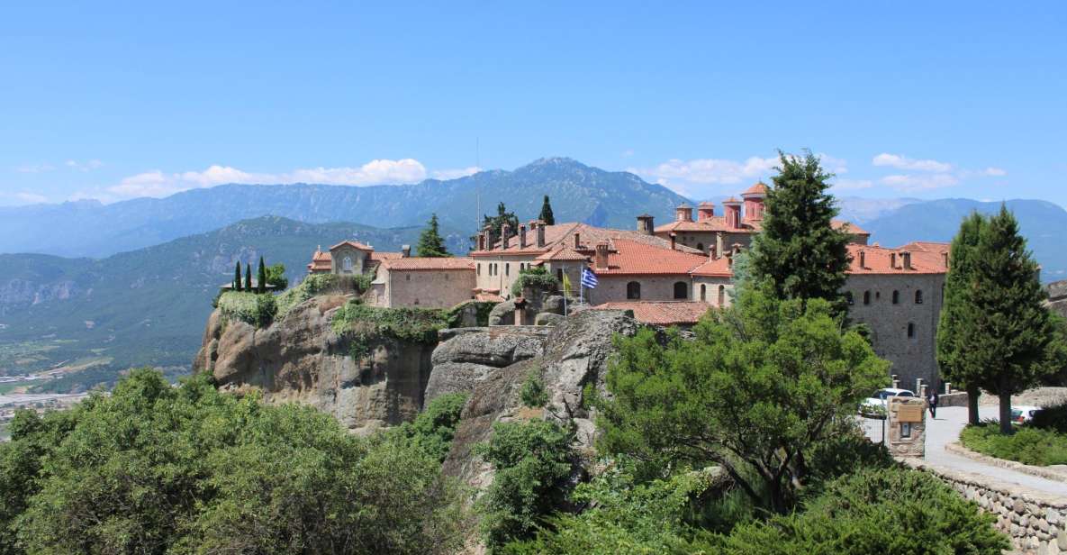 From Thessaloniki :Private driving tour to Meteora - Kalabaka lunch and free time
