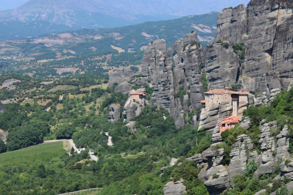 From Thessaloniki :Private driving tour to Meteora - First sight of the Meteora cliffs