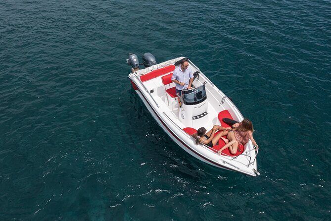 Full Day Boat Rental Without a License in Santorini - Safety Briefing and Gear You Can Rely On