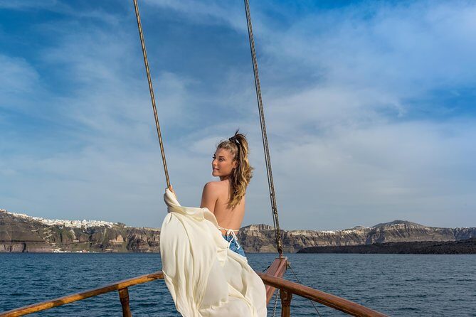 Full Day Boat Tour to Caldera Islands & Sunset in Oia by bus - Step 1: Nea Kameni / Volcanic Island Hike and the 5€ Entrance Fee