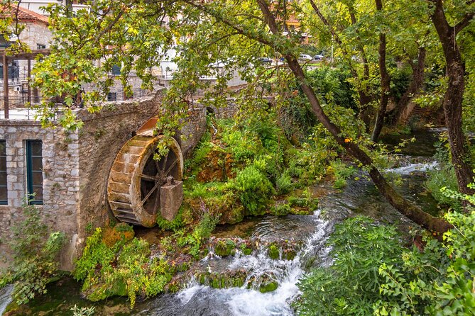 "Full day in Delphi/Livadia: Live the myths" - A comfortable Athens departure in a private Mercedes