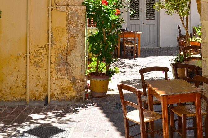 Full-Day West Crete Tour: Chania & Rethymnon Old Town and Kournas Lake - The guide makes or breaks the pacing