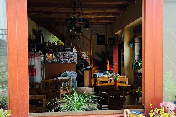 Gastronomy tour and wine tasting in traditional villages - Stop 4: a village break where the river runs through the scene