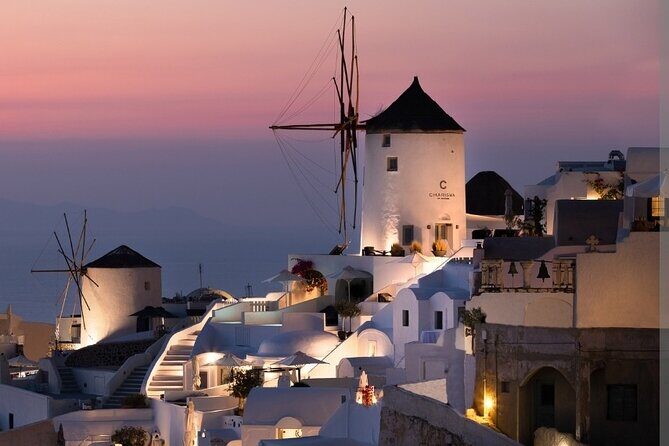 GreekAmerican guide Themistoklis to tour beautiful Santorini. - Black and red sand beaches: what to expect and how long to linger