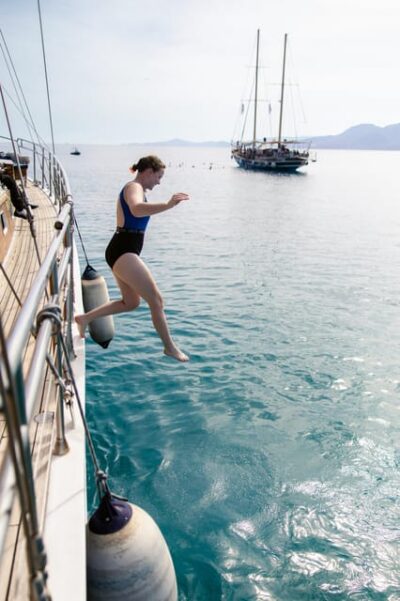 Half-Day Athens Cruise: Swim Stop,Lunch, and Drinks Included - Morning Coffee, Pastries, and the First Stretch at Sea
