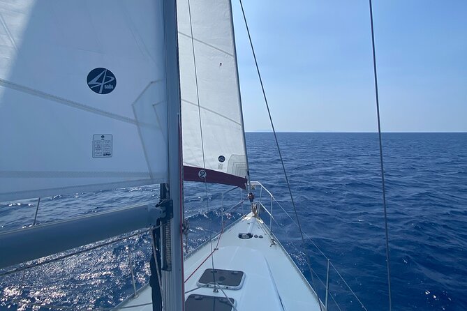 Half day Private Sailing cruise in Santorini island up to 6 pax - Why this private Santorini cruise works well