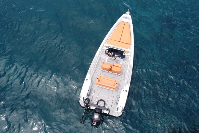 Half Day Saxdor Boat Rental in Santorini - What the Saxdor 115hp boat offers
