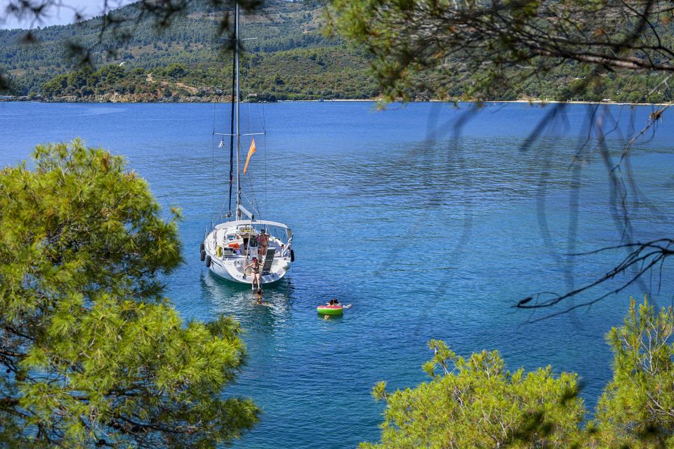 Halkidiki: Private Sailing Yacht Cruise Swim in Blue Waters - Should you book the Halkidiki yacht cruise?