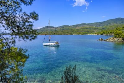Halkidiki: Private Sailing Yacht Cruise Swim in Blue Waters - The five-hour explorer for a balanced day