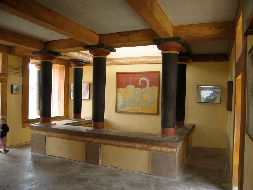 Heraklio:Knossos Palace-Museum-Heraklio ALL IN SKIP The line - Guide Quality Matters Here: What to Expect From the Human Side