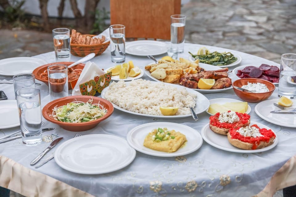 Heraklion City: Greek Food Tasting Walking Tour - Finishing with loukoumades and Greek coffee